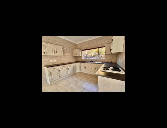 3 BEDROOM HOUSE FOR SALE IN OAKDENE
